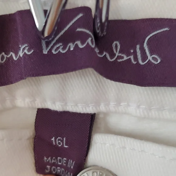 Gloria Vanderbilt White Straight Leg Jeans - Picture 3 of 5